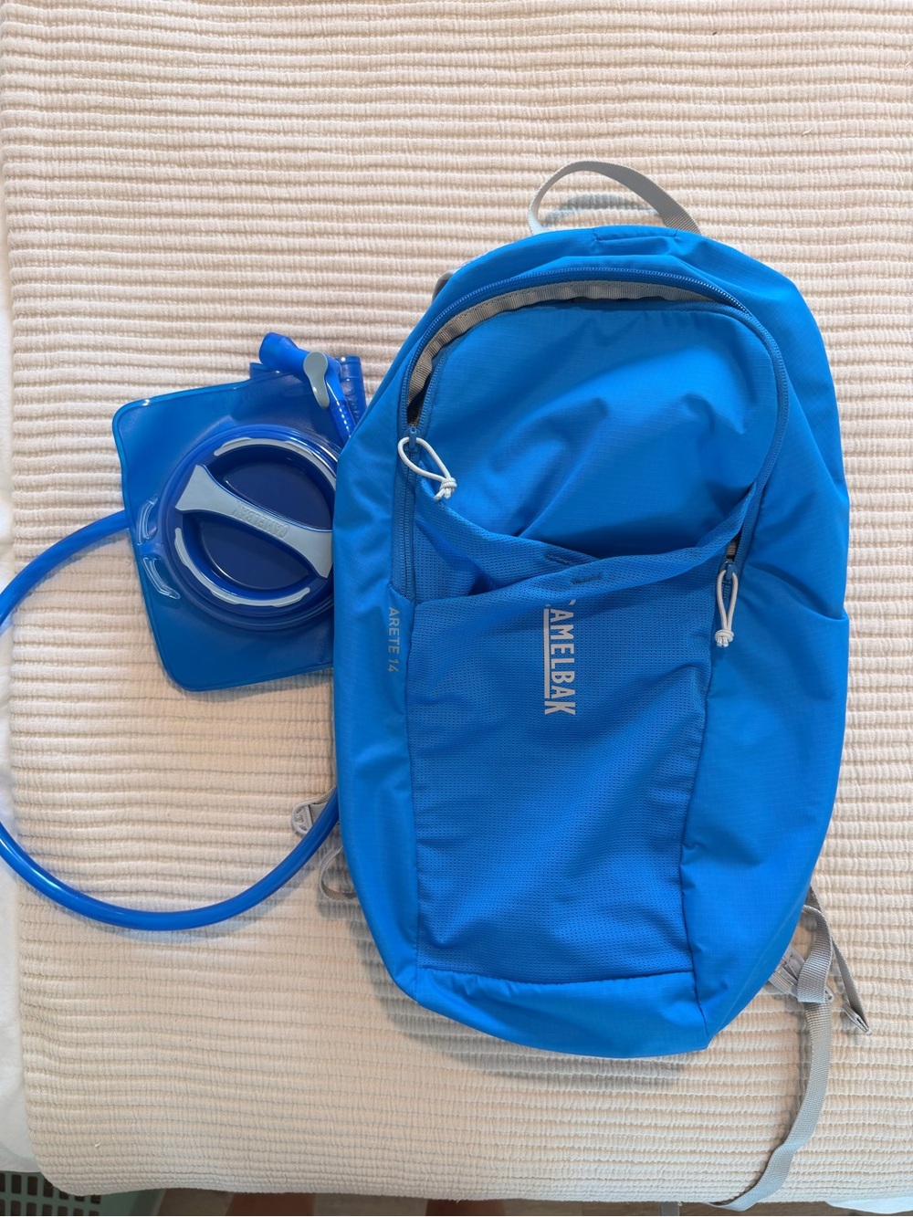 CamelBak Arete 14 Bright Blue Hydration Backpack with Reservoir